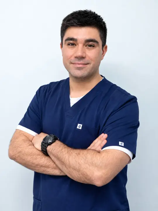 Dr. Cristóbal Bustamante